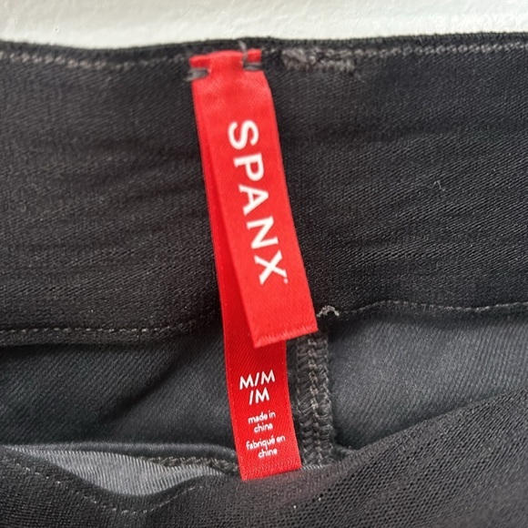 Spanx Stretch Twill Ankle Cargo Pant in Washed Black 20311R Women's Medium - Picture 4 of 13